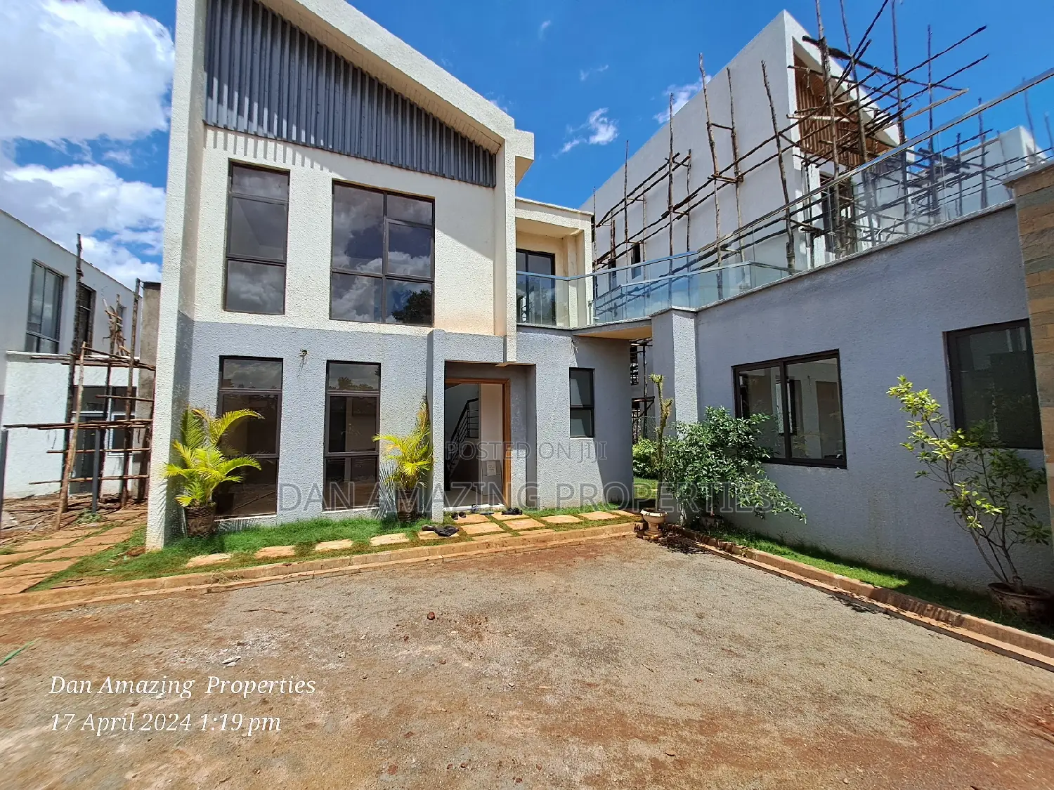 5bdrm Townhouse/Terrace in Kiambu Rd Plus Dsq for sale