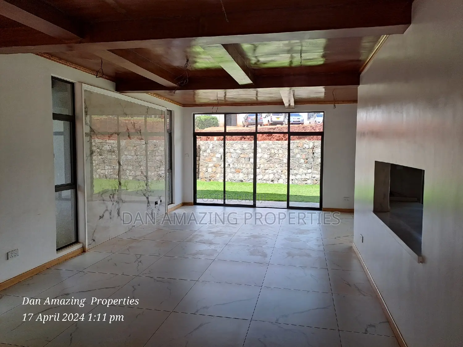5bdrm Townhouse/Terrace in Kiambu Rd Plus Dsq for sale
