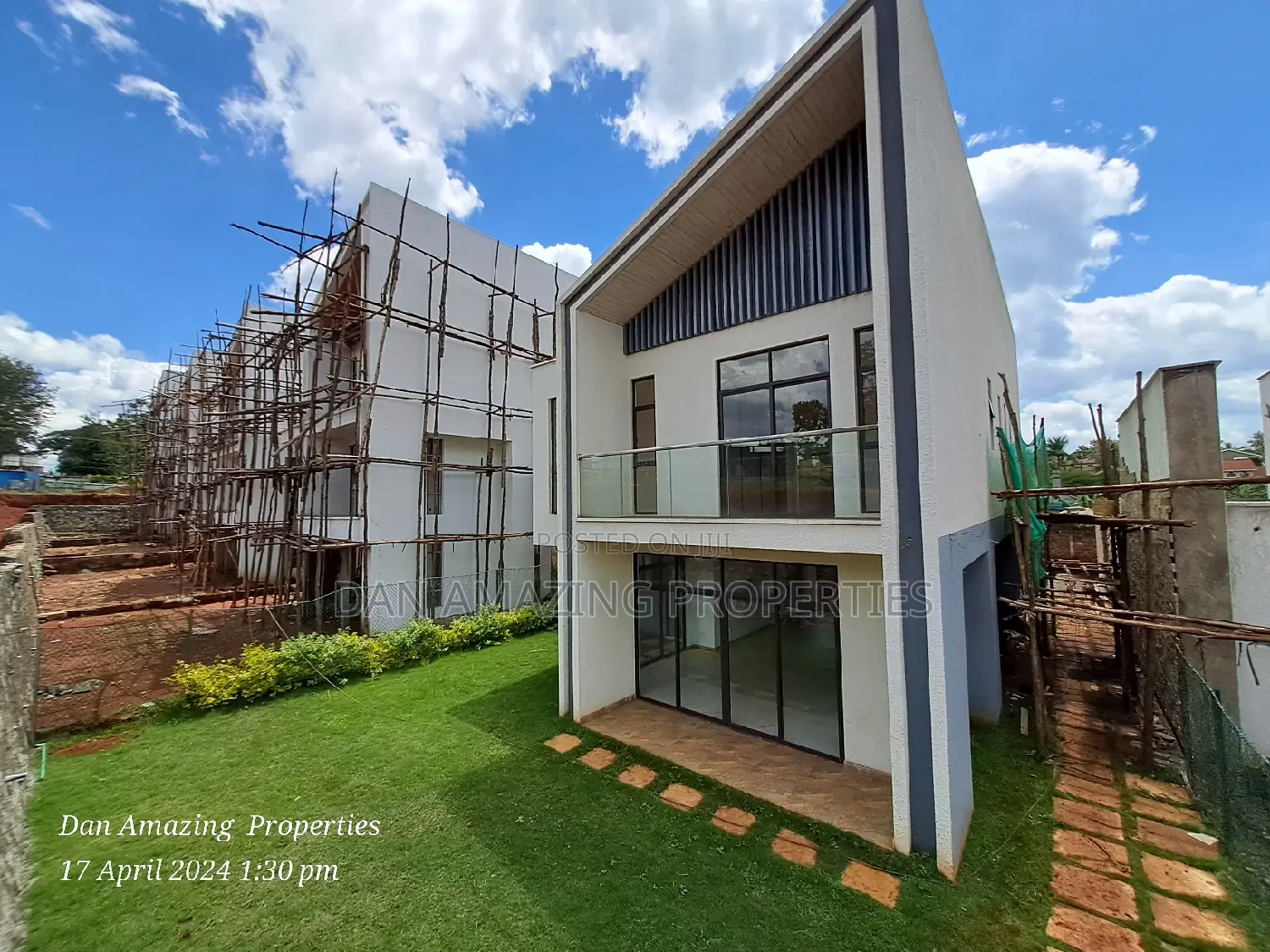 5bdrm Townhouse/Terrace in Kiambu Rd Plus Dsq for sale