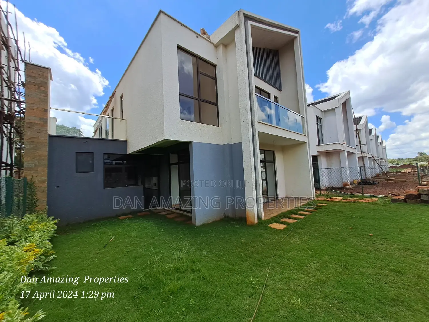 5bdrm Townhouse/Terrace in Kiambu Rd Plus Dsq for sale