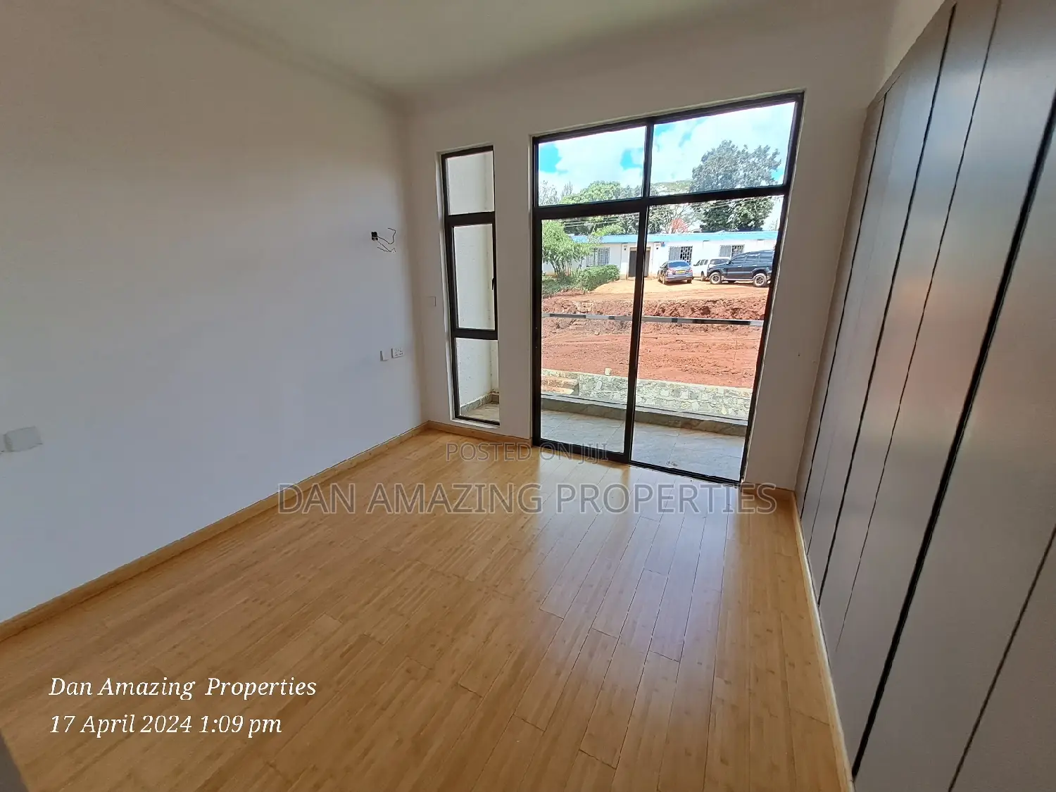 5bdrm Townhouse/Terrace in Kiambu Rd Plus Dsq for sale