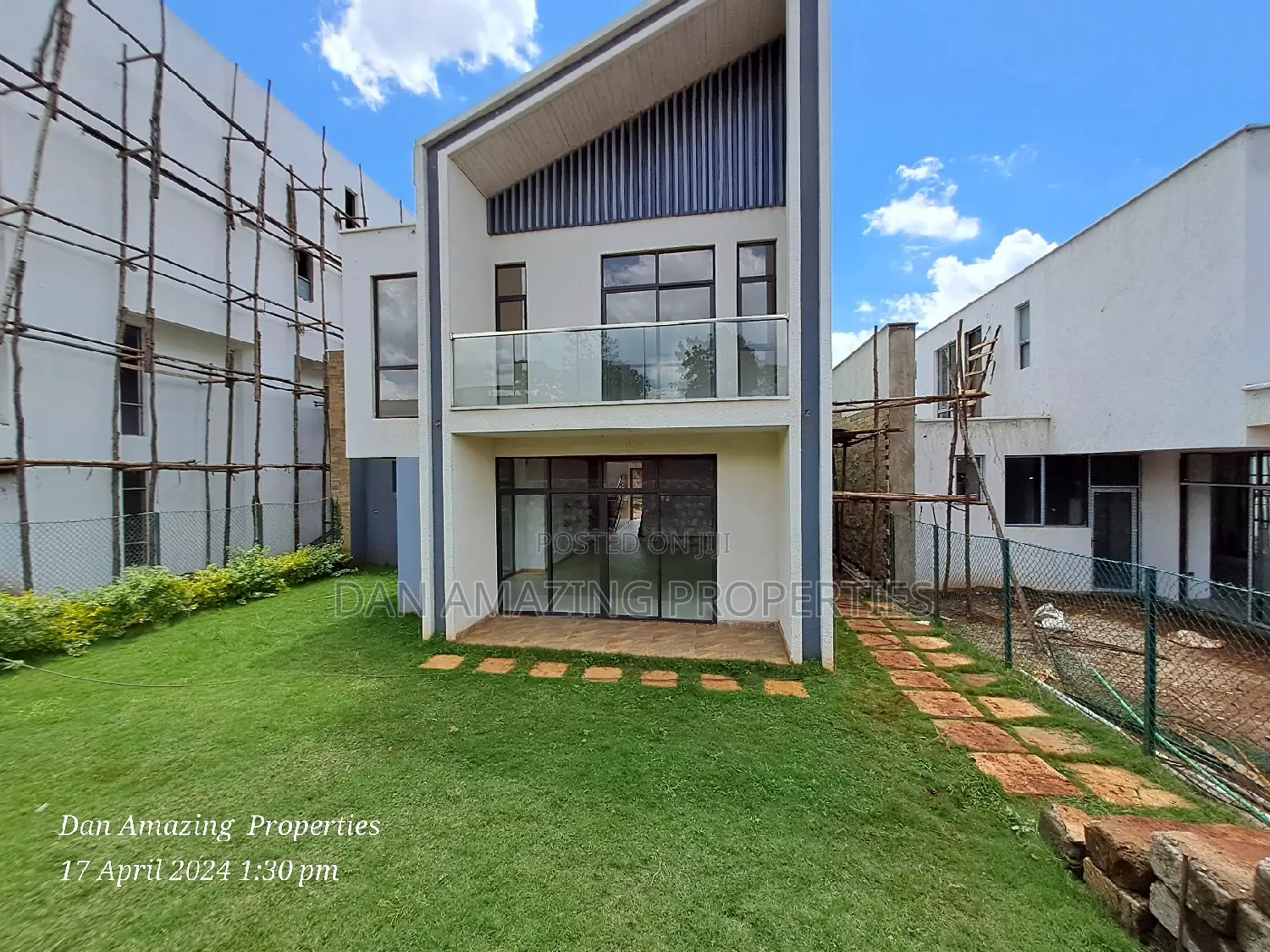 5bdrm Townhouse/Terrace in Kiambu Rd Plus Dsq for sale