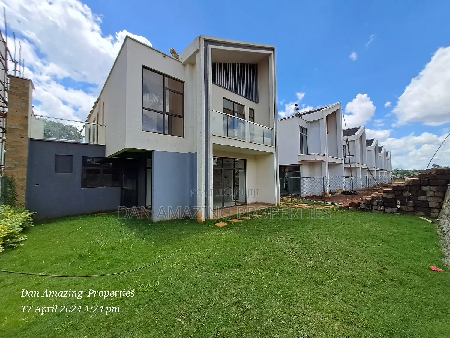 5bdrm Townhouse/Terrace in Kiambu Rd Plus Dsq for sale