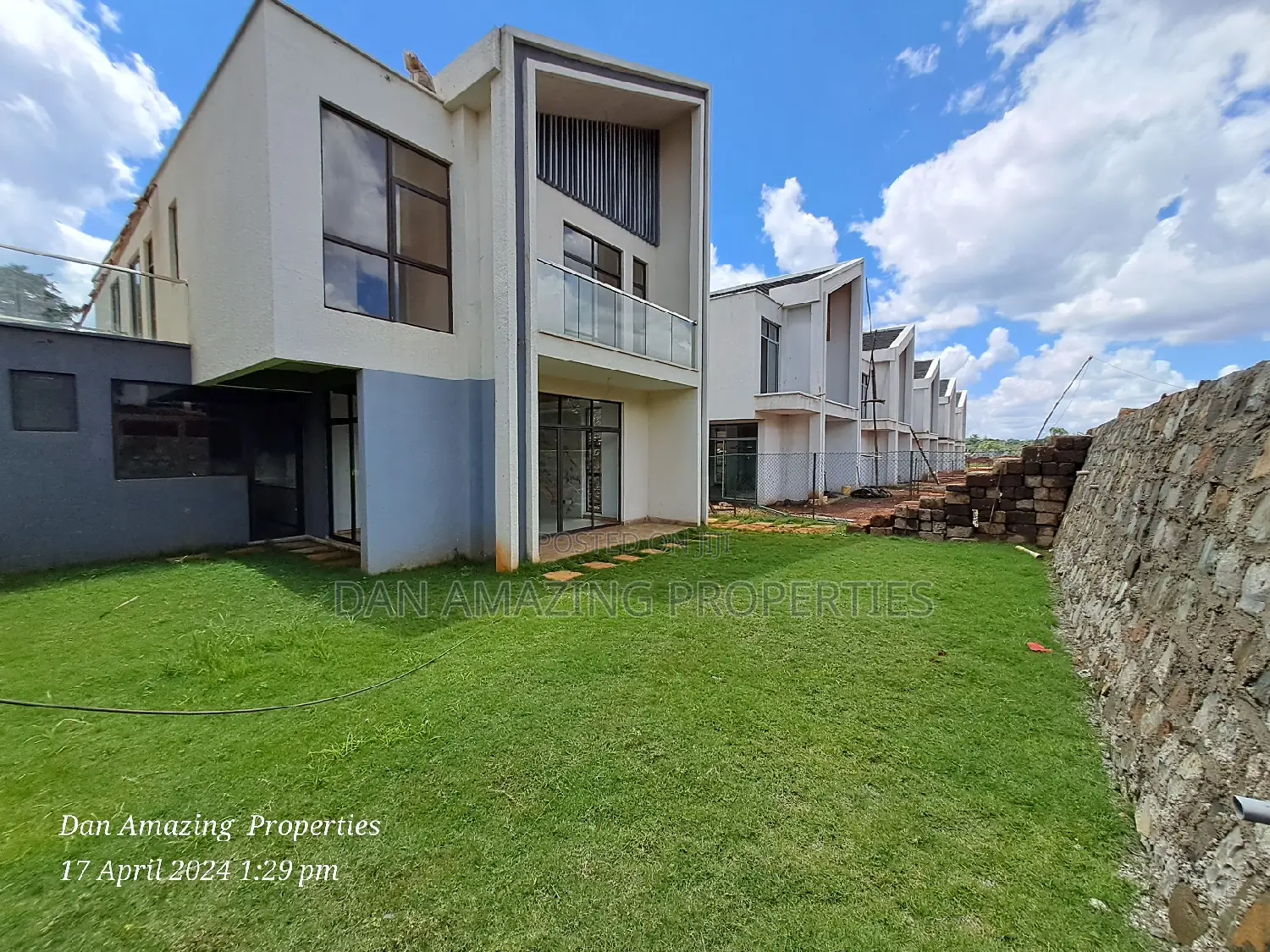 5bdrm Townhouse/Terrace in Kiambu Rd Plus Dsq for sale