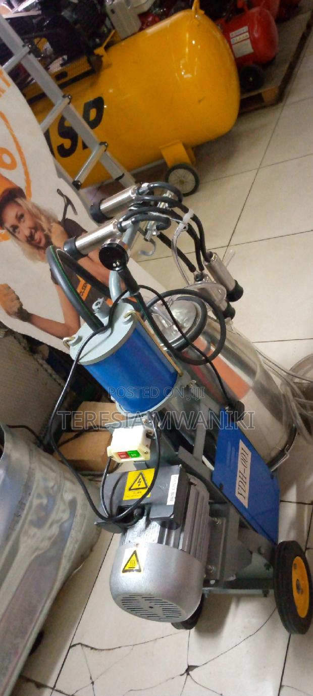 Single Barrel Milking Machine - main view