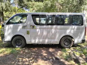 Toyota HiAce 2005 White