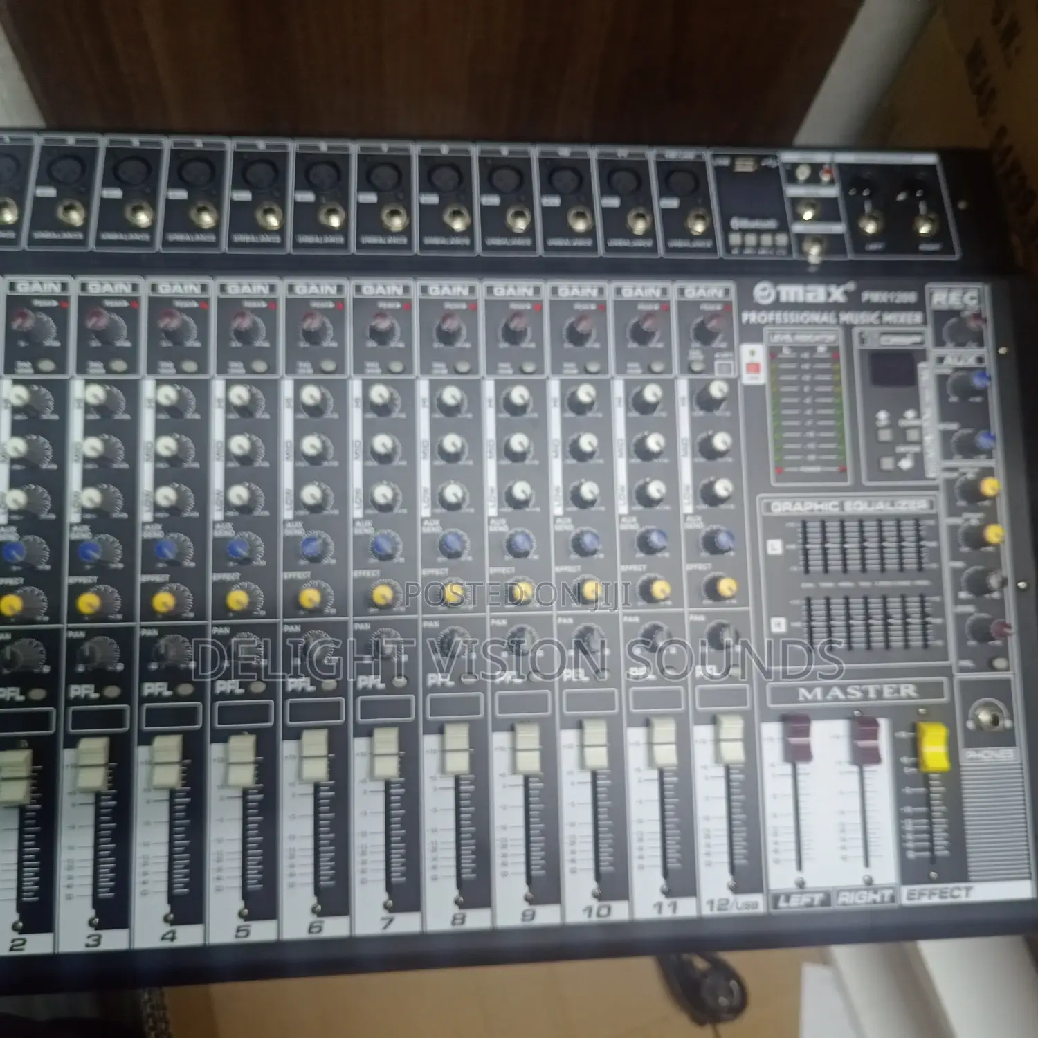 Omax Powered 12 Channel Mixer