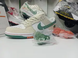 Nike Jarritos