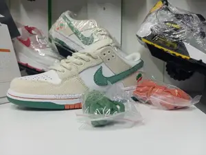 Nike Jarritos