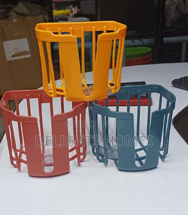 Strong Simple Tissue Holder