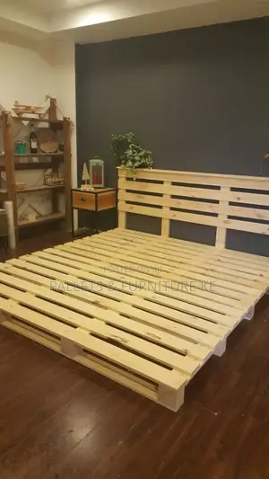 Zen Pallet Bed (Well Varnished)