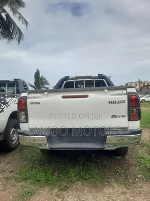 Toyota Hilux 2017 White
