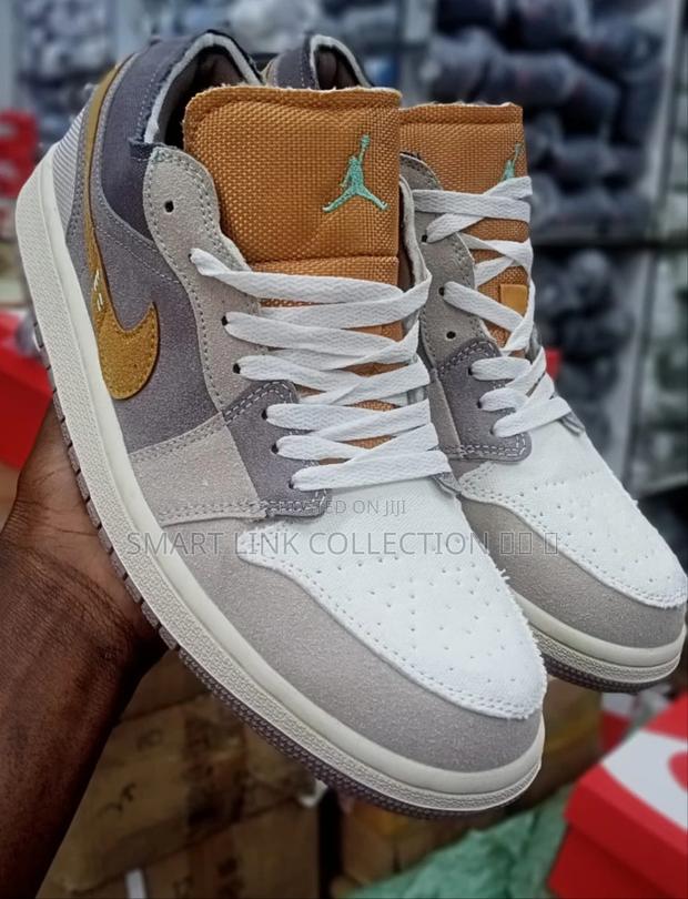 Air Jordan 1 - thumbnail 2