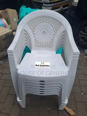 White Kenpoly Plastic Chair