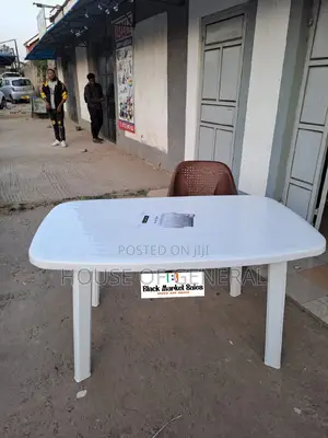 6 Seater Plastic Table