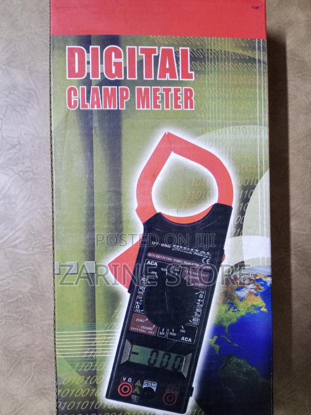 Digital Clamp Meter - main view