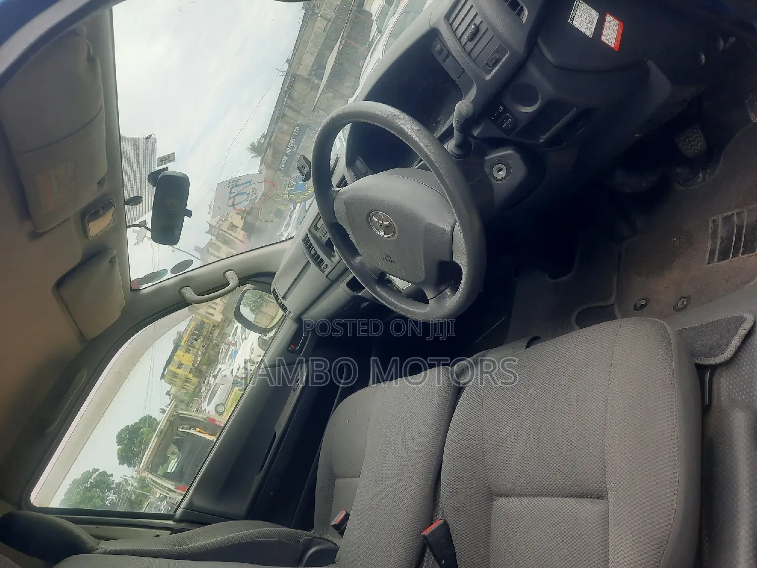 Toyota Regius 2017 White