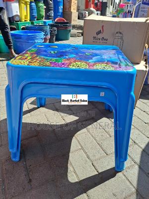 Kid Studying Plastic Table - thumbnail 2