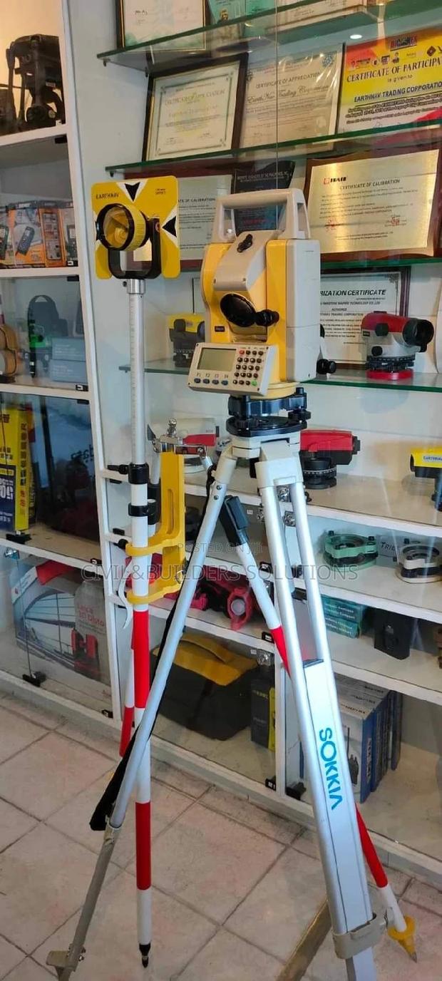 Digital Topcon Total Station. - thumbnail 5