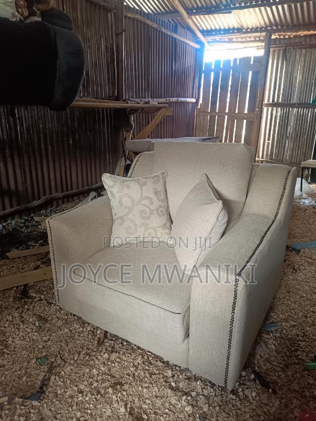 Single Sofa, Classy and Unique Design  - thumbnail 5