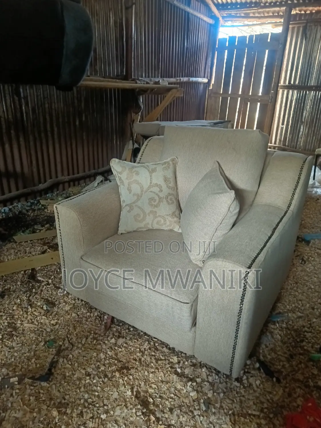 Single Sofa, Classy and Unique Design 