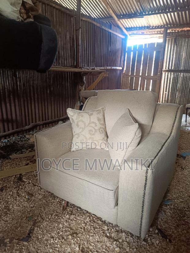 Single Sofa, Classy and Unique Design  - thumbnail 7