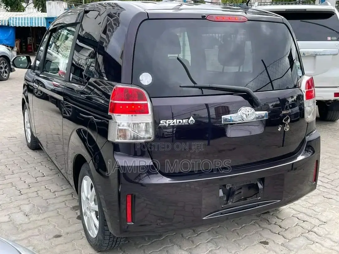 Toyota Spade 1.5 2017 Gray