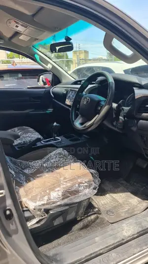 Toyota Hilux 2017 Gray