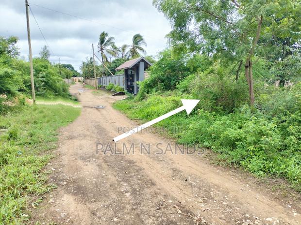 Galu Mwisho Wa Lami Plot - main view