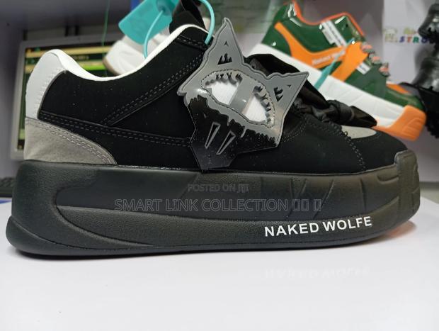 Naked Wolfe