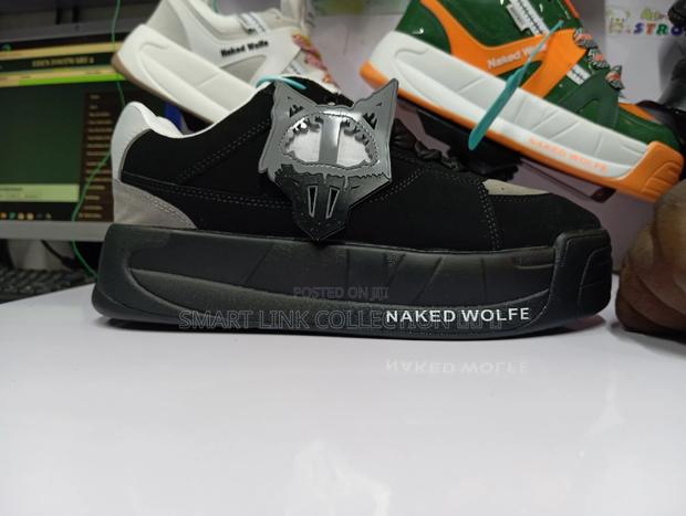 Naked Wolfe - thumbnail 4
