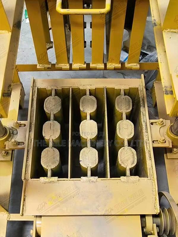 Semi-automatic Manual Hydraulic Concrete Block Machine In KE - thumbnail 3