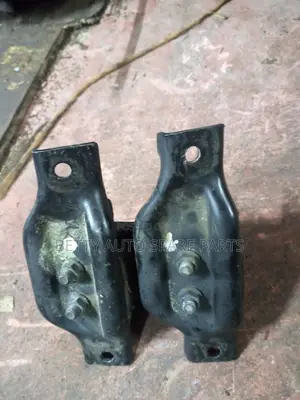 Subaru Legacy Engine Mountain