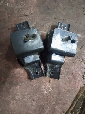 Subaru Legacy Engine Mountain