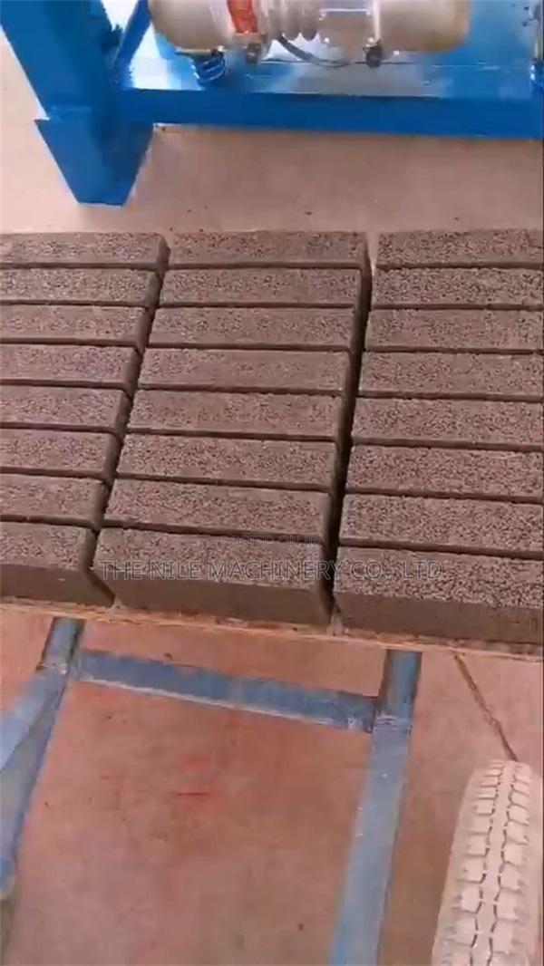 Automatic Concrete Block Interlocking Brick Making Machine - thumbnail 4