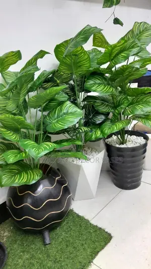 24leaves Artificial Plant, Plastic Vase and Pebble Stones
