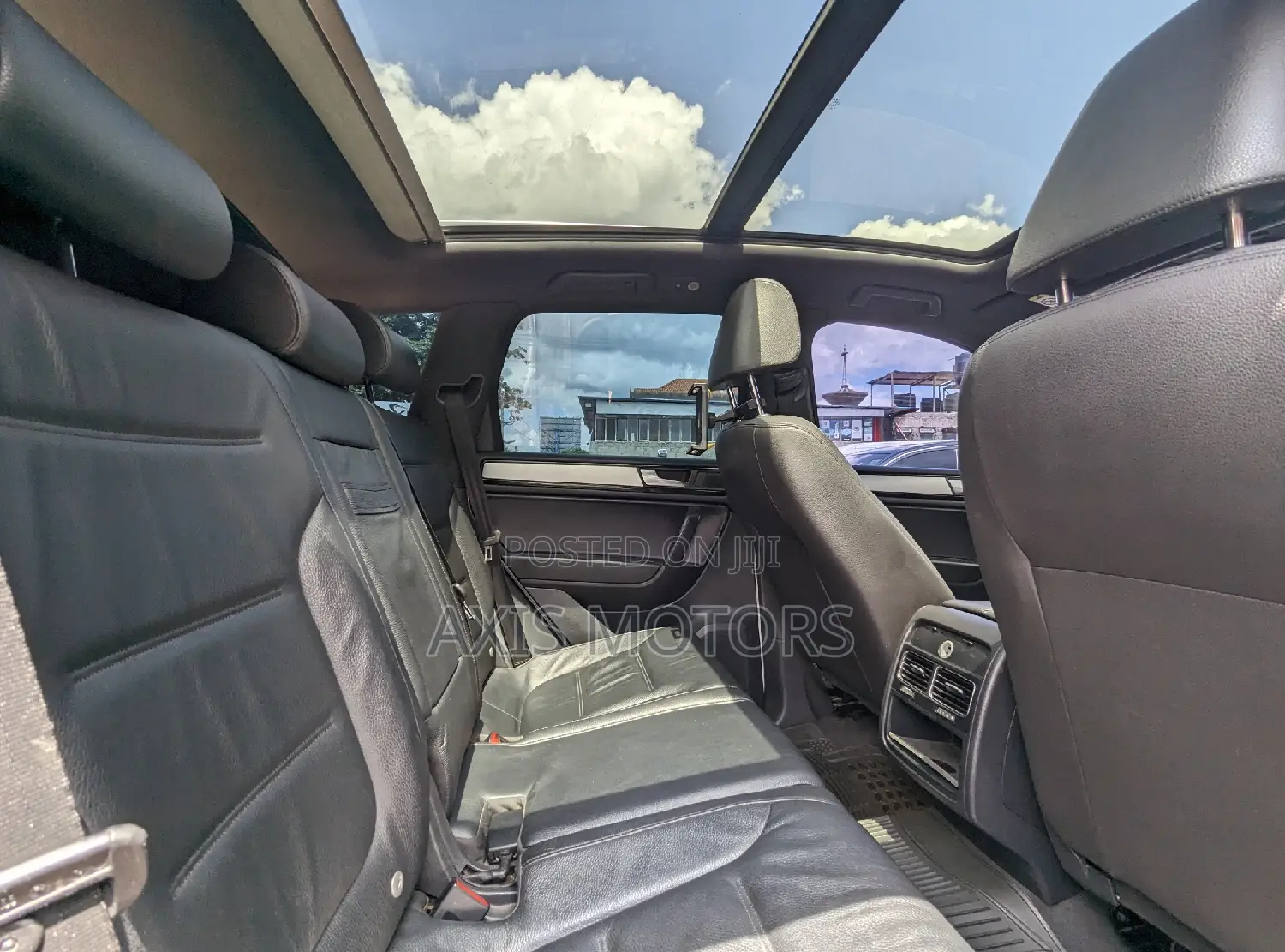 Volkswagen Touareg TDI R-Line 4dr SUV AWD (3.0L 6cyl Turbodiesel 8A)