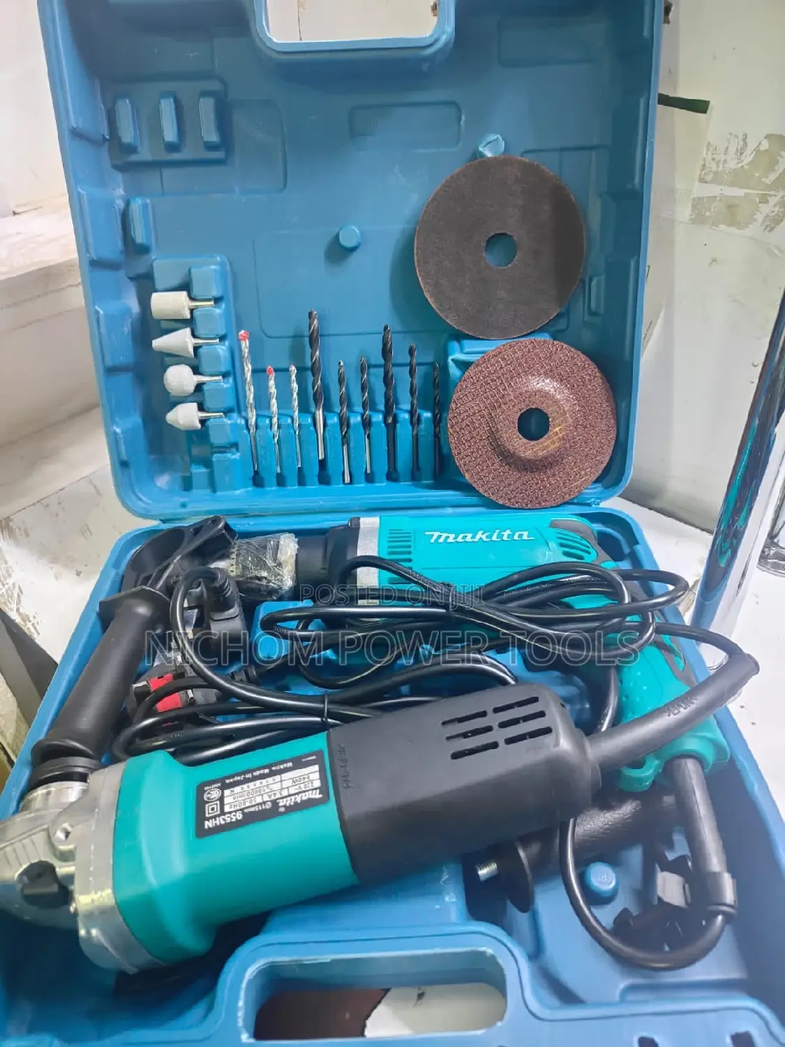Makita Combo Kit/4" Angle Grinder and 710watts Drill