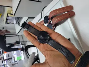 Samsung Active 2 With Leather Strap and Charger