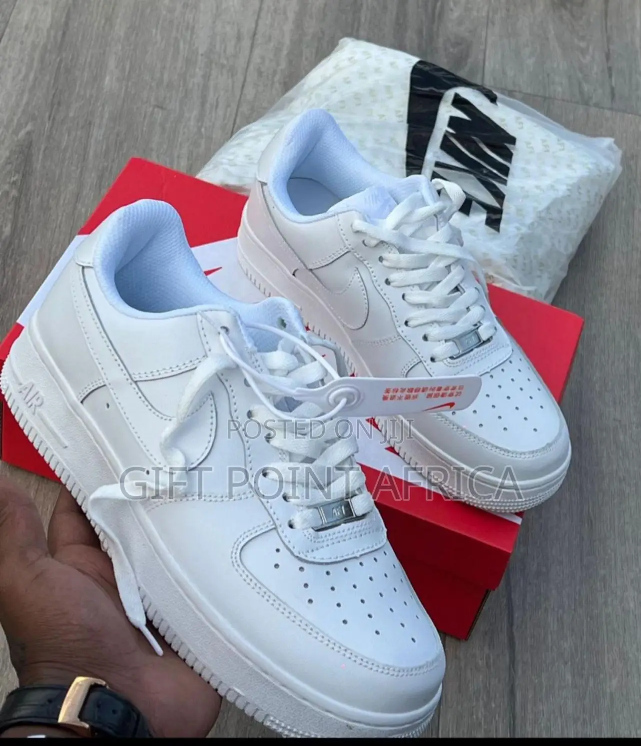 White Nike Airforce Unisex Sneakers