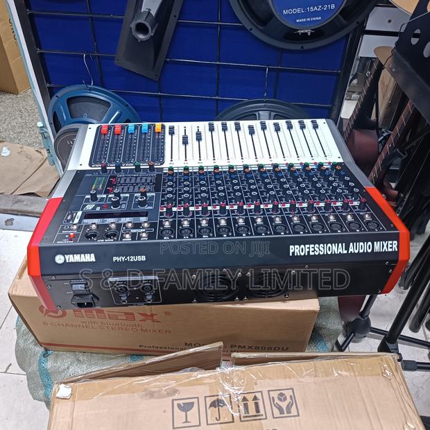 Yamaha PHY-12USB Powered Mixer