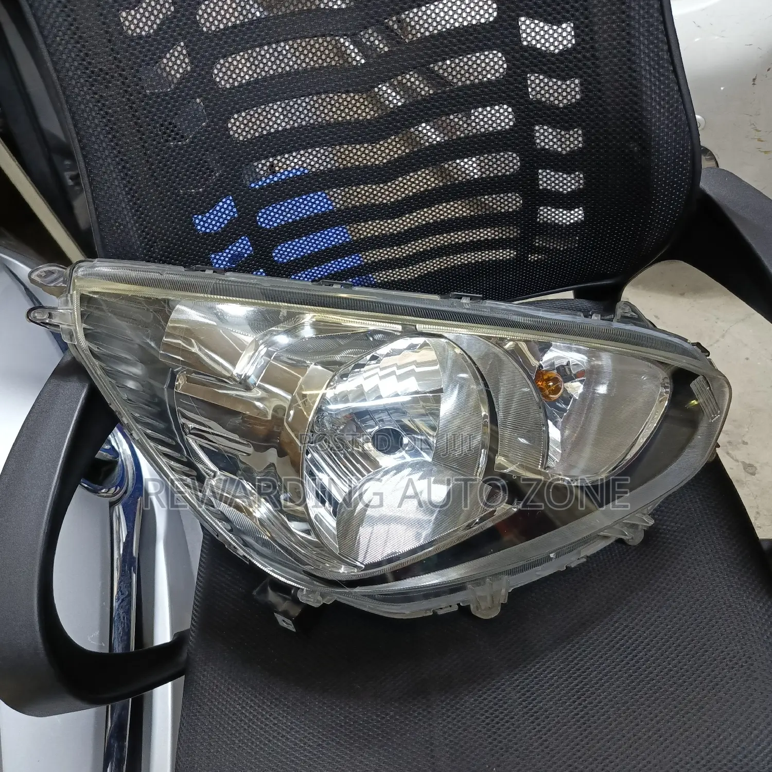 Mistubishi Mirage Headlight Non Xenon.