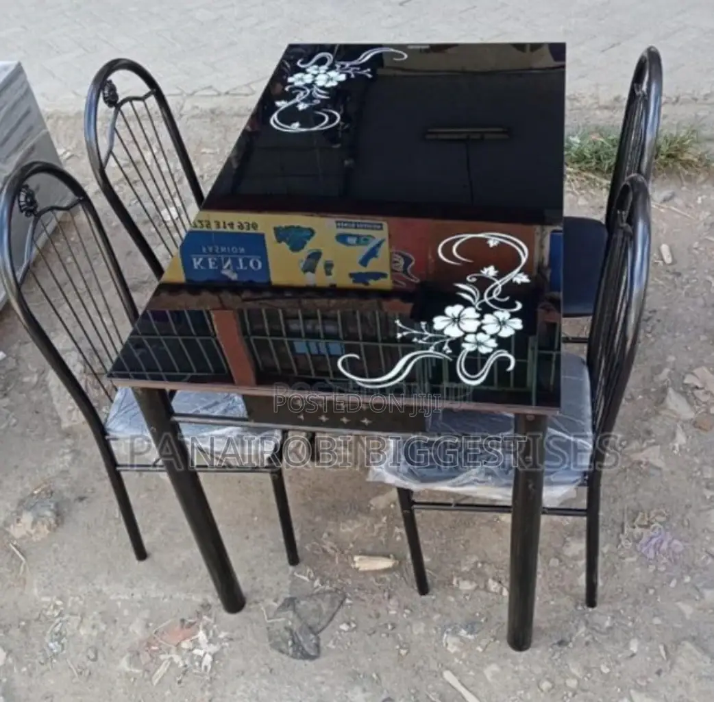 4 Seater Dinning Table