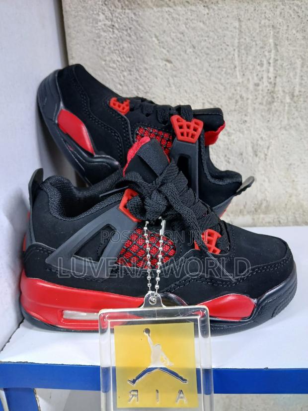 Kids Jordan 4s - main view