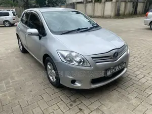 Toyota Auris 2011 Silver