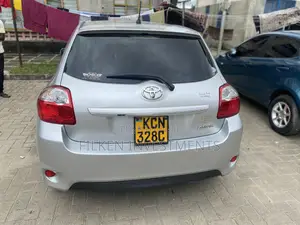 Toyota Auris 2011 Silver