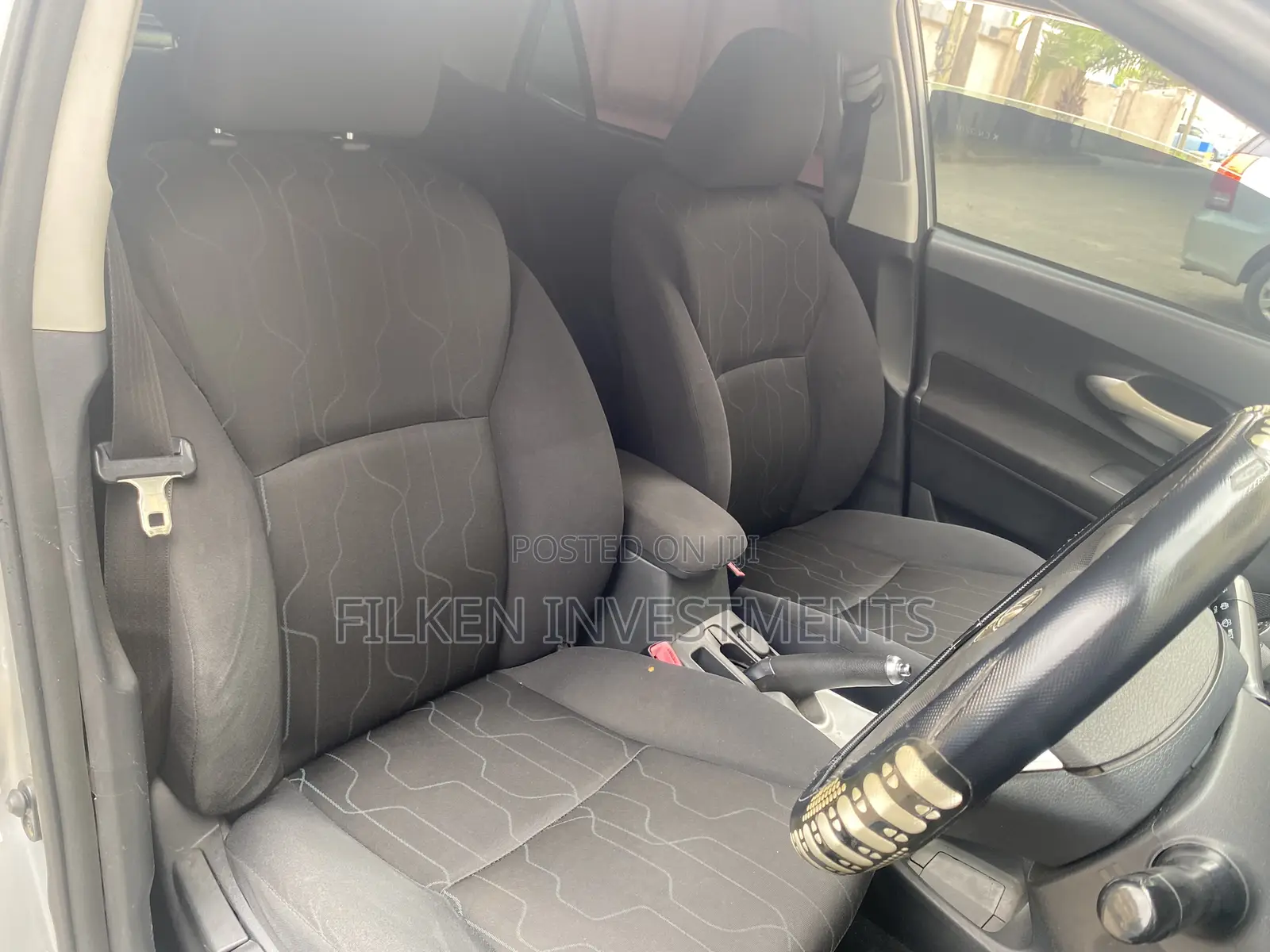 Toyota Auris 2011 Silver