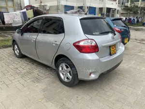 Toyota Auris 2011 Silver