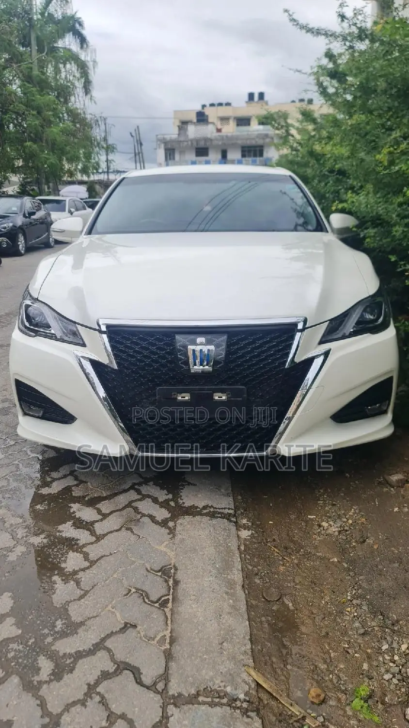 Toyota Crown 2016 White