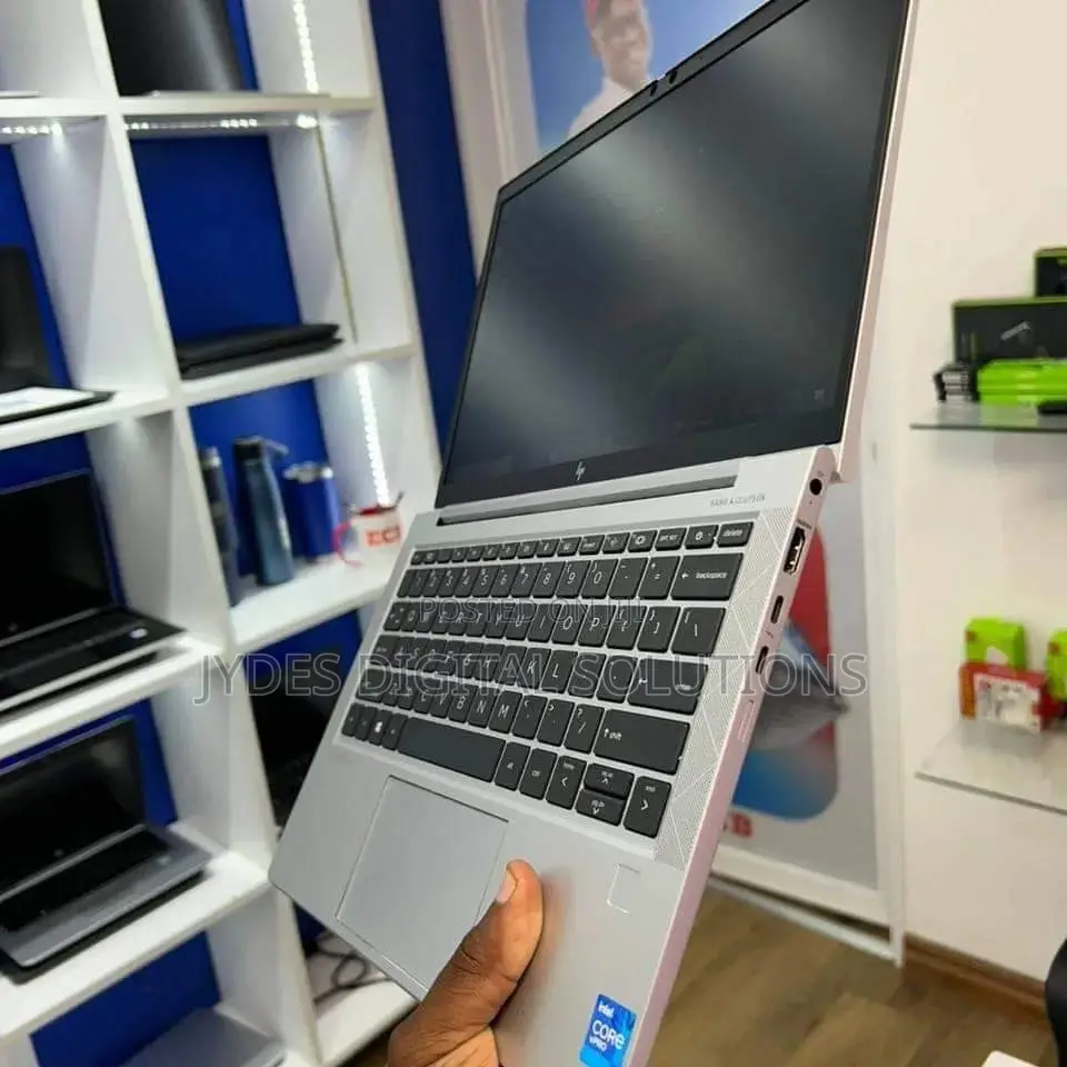 Laptop HP EliteBook 830 G8 16GB Intel Core I7 SSD 512GB